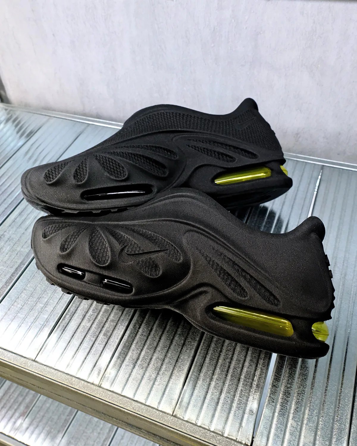 Nike AirWorks 3D-printed Air Max concept by Motoi Hatsuki, showing monolithic upper and midsole construction with visible Air unit - detail view 2
