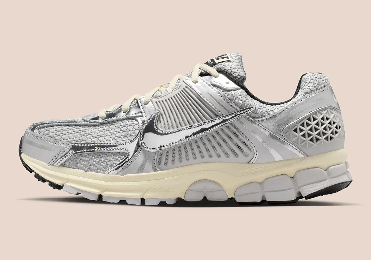 Nike Zoom Vomero 5 in Grey Fog colorway, showcasing the layered mesh upper and visible Zoom Air cushioning - detail view 1