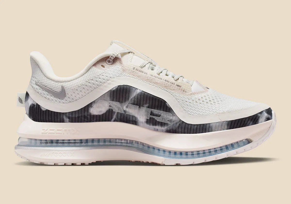 Nike Pegasus Premium in Phantom with smoky Anthracite and Pencil Point print pattern on the upper - detail view 3