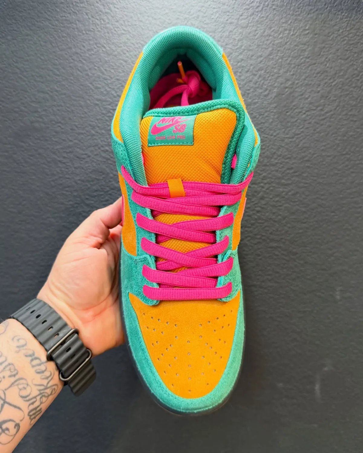 Nike SB Dunk Low in Green Noise and Watermelon colorway, inspired by 1996 NBA All-Star Game - detail view 1