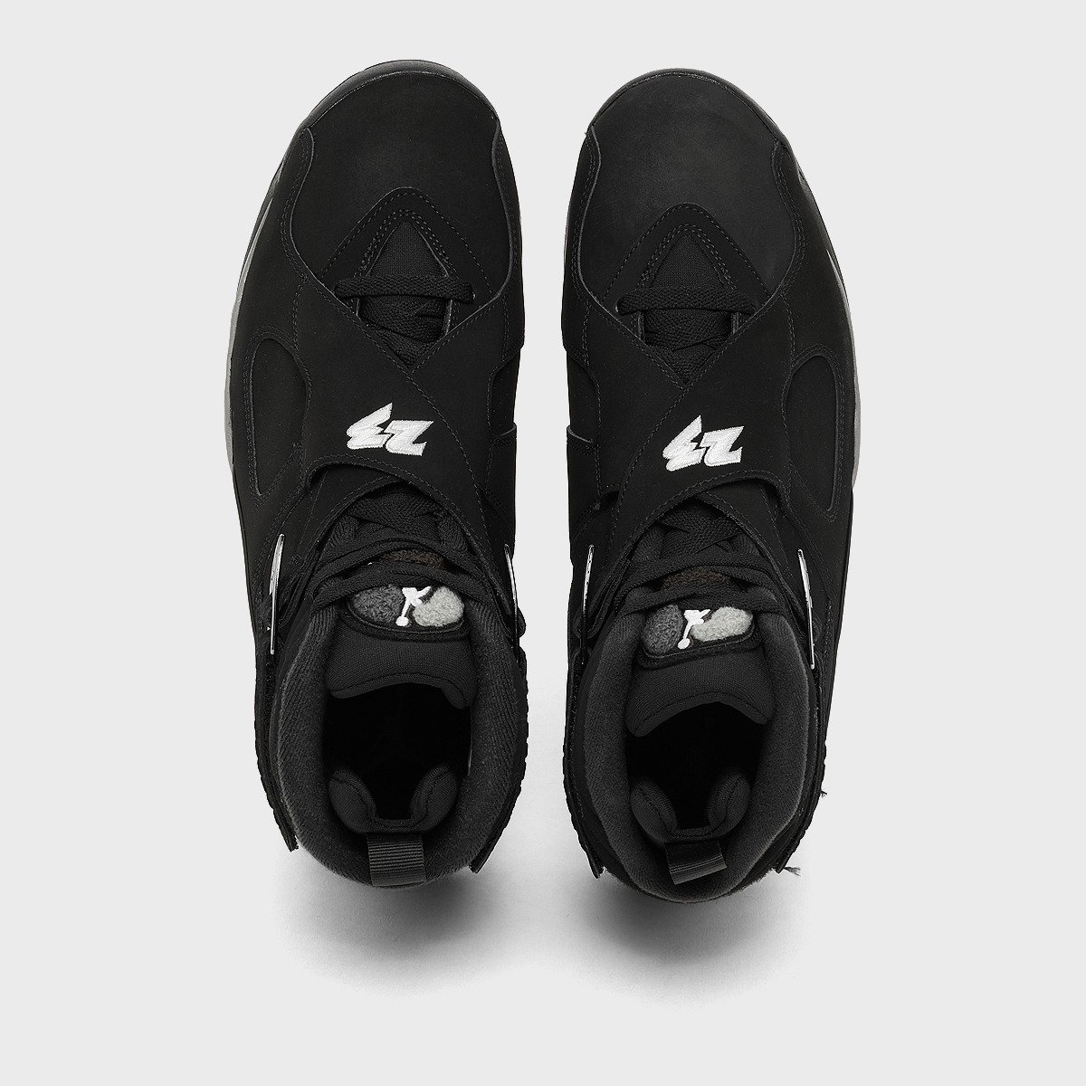 Air Jordan 8 Chrome featuring metallic silver upper with contrasting base colorway, 2026 retro release - detail view 4