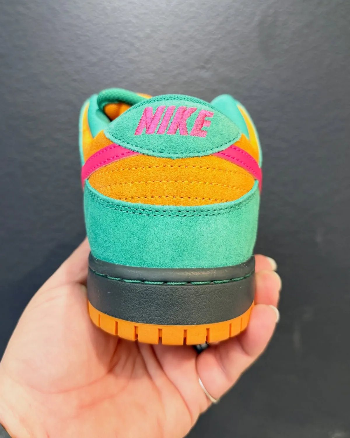 Nike SB Dunk Low in Green Noise and Watermelon colorway, inspired by 1996 NBA All-Star Game - detail view 2