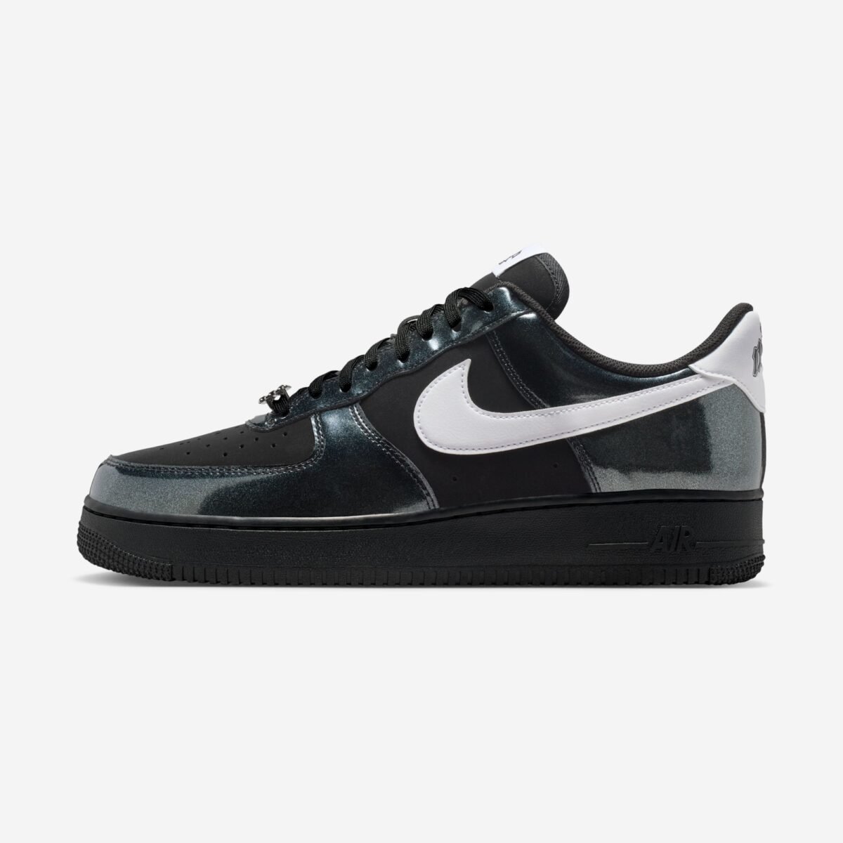 Collection of timeless classic sneaker silhouettes in versatile colorways - detail view 5