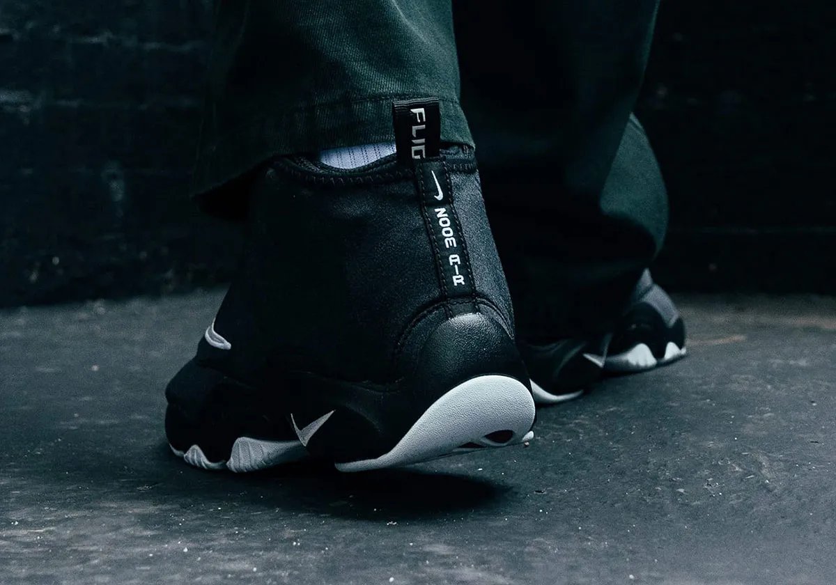 Nike Air Zoom Flight '98 'The Glove' in black and white colorway, designed by Eric Avar for Gary Payton - detail view 3