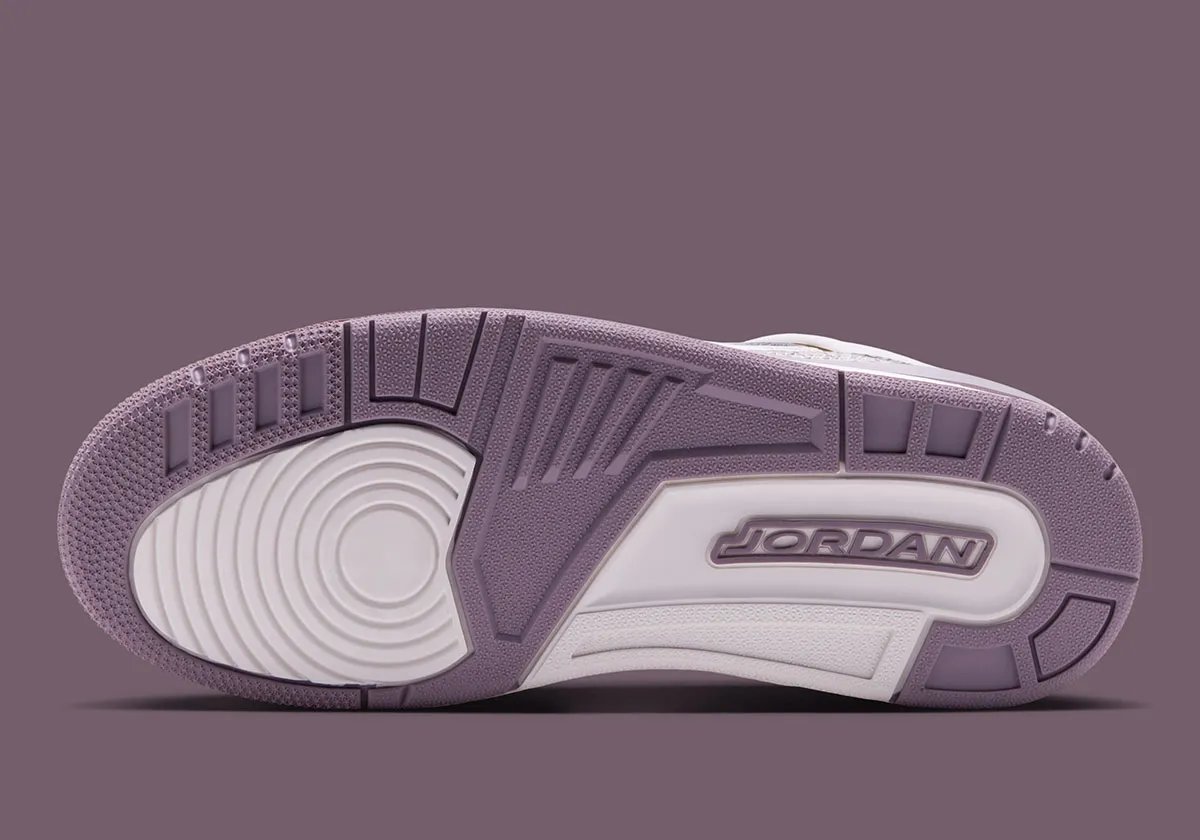Jordan Spiz'ike Low 'Swan' women's colorway featuring swan white and light violet leather with grey elephant print detail - detail view 2