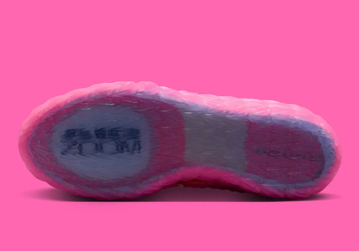 Nike ST Charge in Pink Foam colorway with gold accents and black collar detail - detail view 5