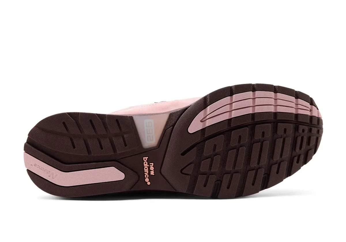 New Balance 992 in Pink Chalk colorway with Cherry Leather accents on tongue and midsole - detail view 2