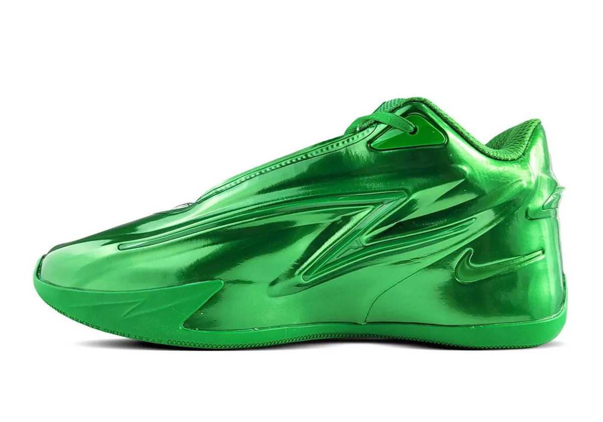 Nike KD 19 Candies in all-green, showing the saturated verdant upper with matching laces and sole construction - detail view 2