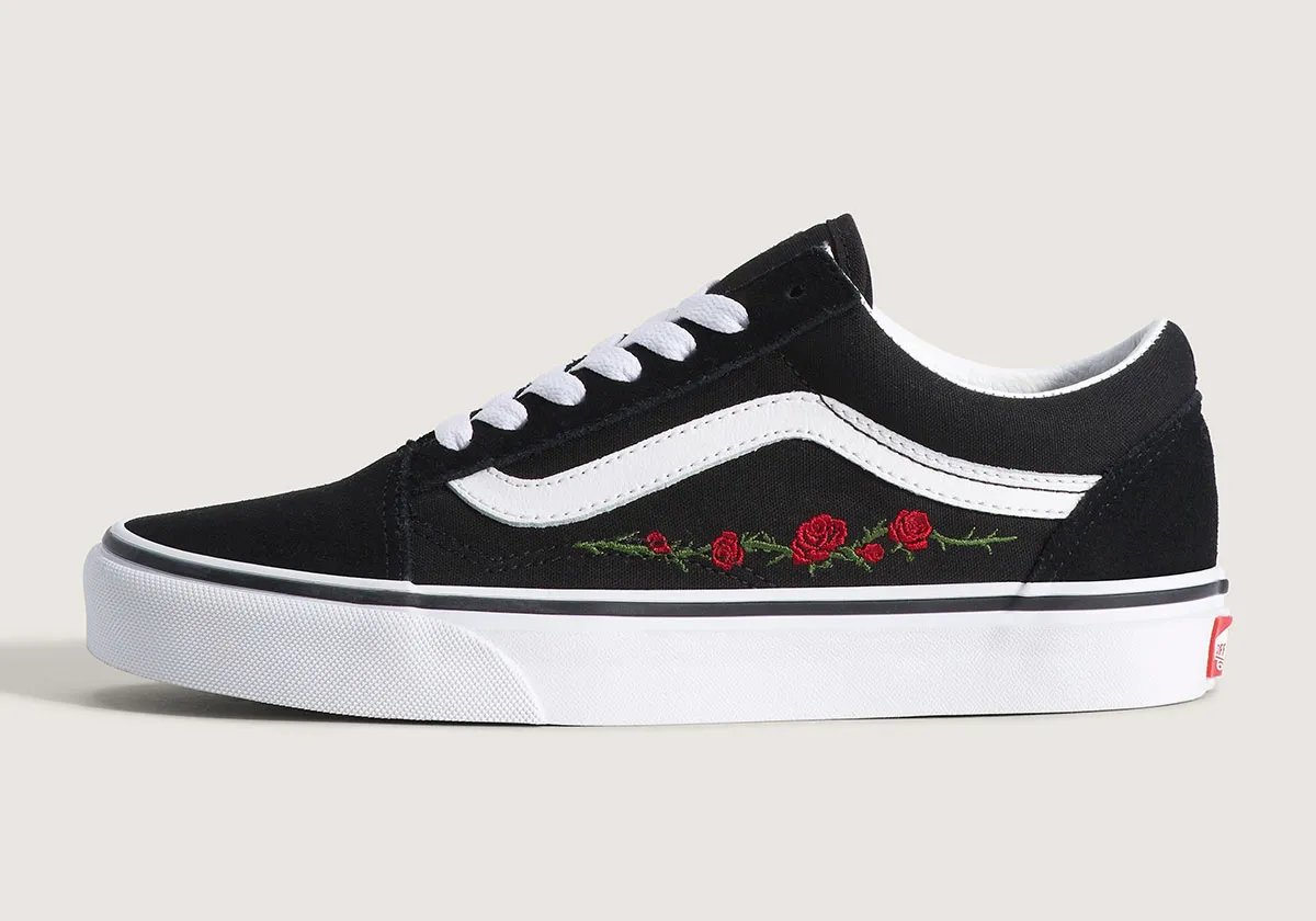 Vans Old Skool Roses in black and white with embroidered rose graphics on the lateral Jazz Stripe - detail view 1