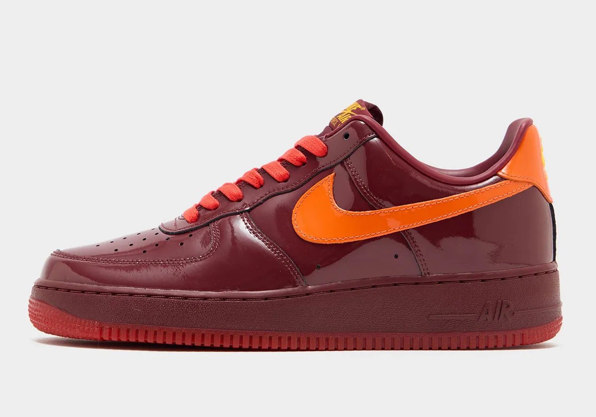 Nike Air Force 1 Patent in varsity red with high-gloss finish, white midsole and rubber toe cap - detail view 4