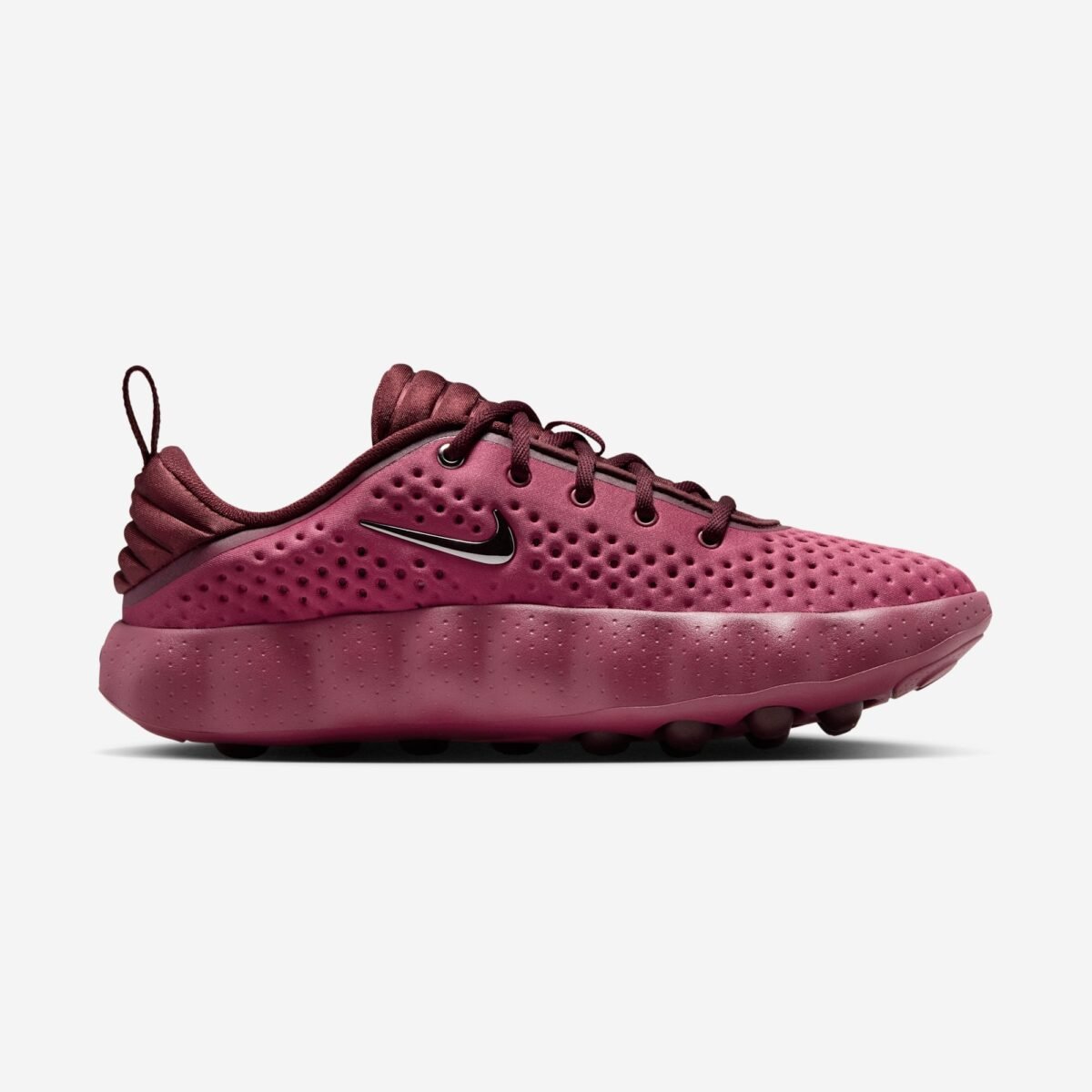 Nike Mind 002 WMNS Pink Smoke colorway featuring pink, mystic dates, and metallic silver accents - detail view 3