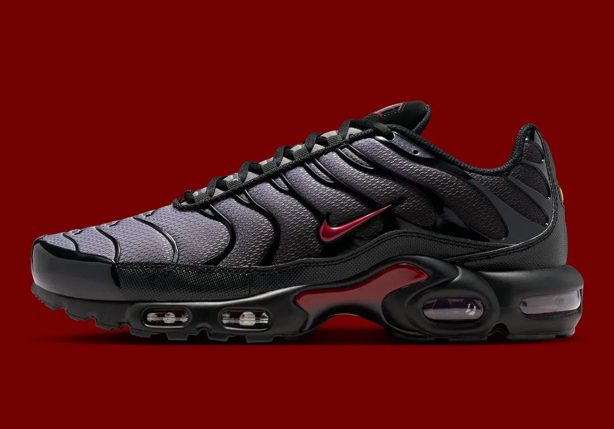 Nike Air Max Plus in Pencil Point gradient colorway showing tonal transitions across the upper - detail view 1