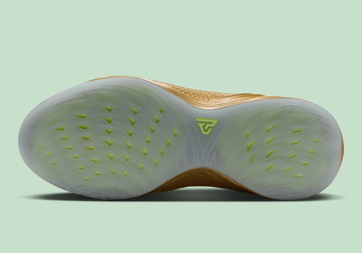 Nike Giannis Freak 8 Metallic Gold colorway featuring gold upper and midsole with black tongue and collar - detail view 2