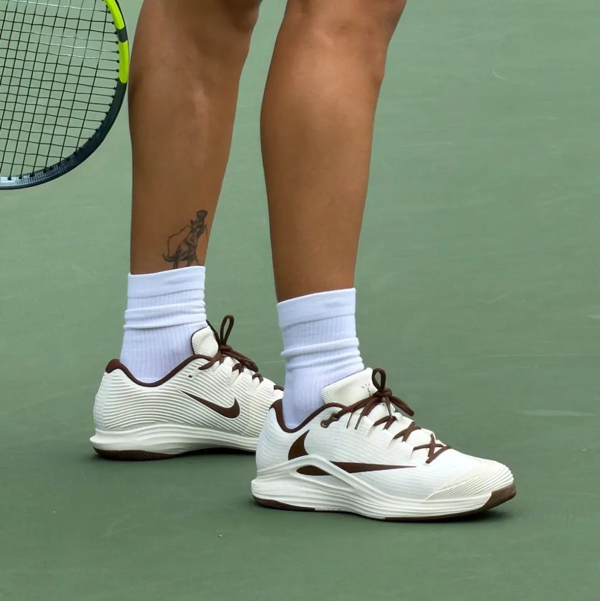 Carlos Alcaraz wears the Travis Scott x Cactus Jack x Nike Zoom Vapor 12 HC in Pale Ivory and Cacao Wow during the US Open - detail view 2
