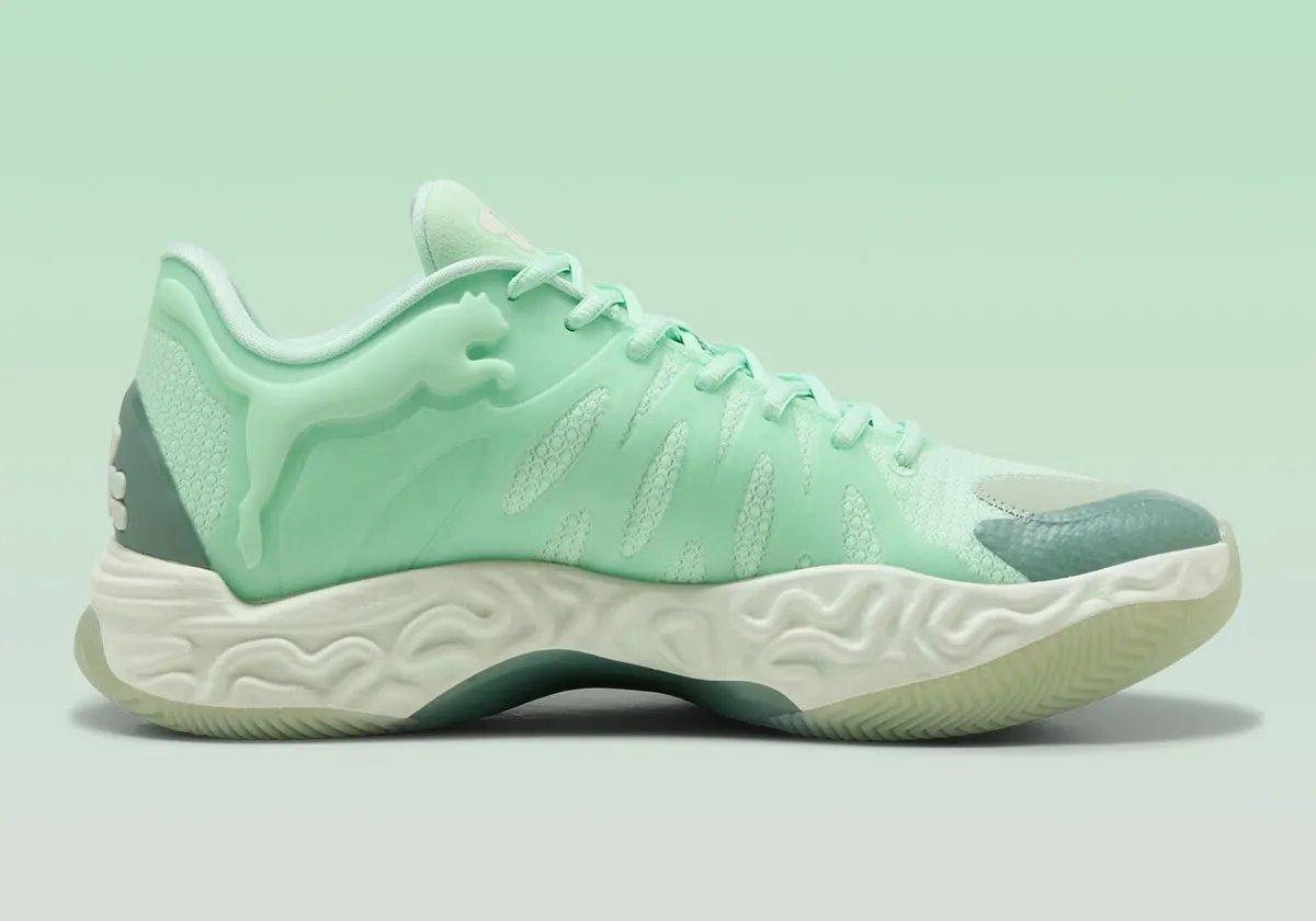 PUMA Hali 1 in wintergreen with semi-translucent upper and darkened traction pod - detail view 2