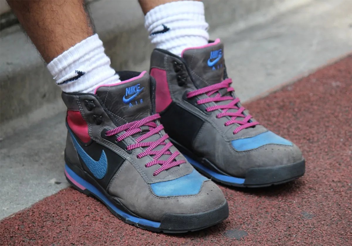 Nike Baltoro in Cave Stone and Mystic Hibiscus colorway, heritage outdoor boot with muted earth tones and royal blue accents