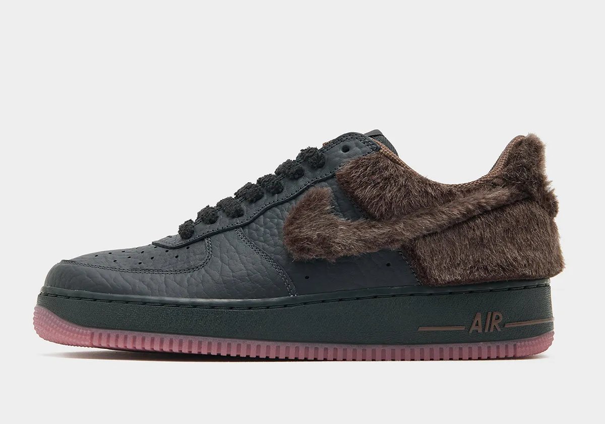 Nike Air Force 1 Black Rat with furry Swoosh, tumbled leather, and pale pink midsole detail - detail view 1