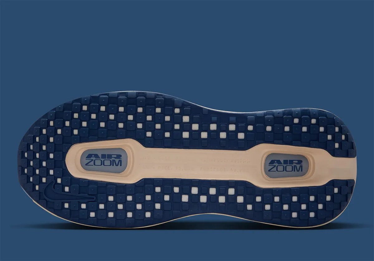 Nike Vomero Premium Aluminum featuring gradient midsole transitioning from aluminum to off-white around visible Air cushioning - detail view 1