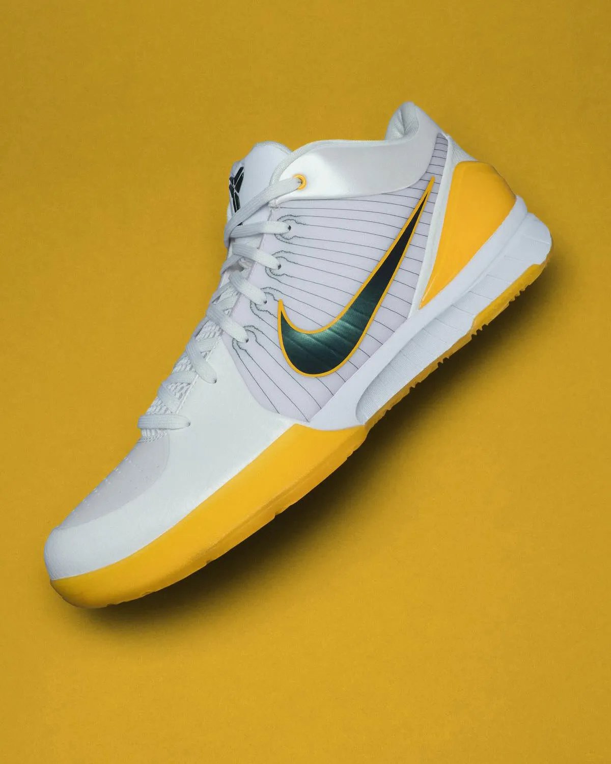 Nike Kobe PE in Jalen Brunson's 2015 state title colorway, detailed side view of the sneaker silhouette - detail view 2