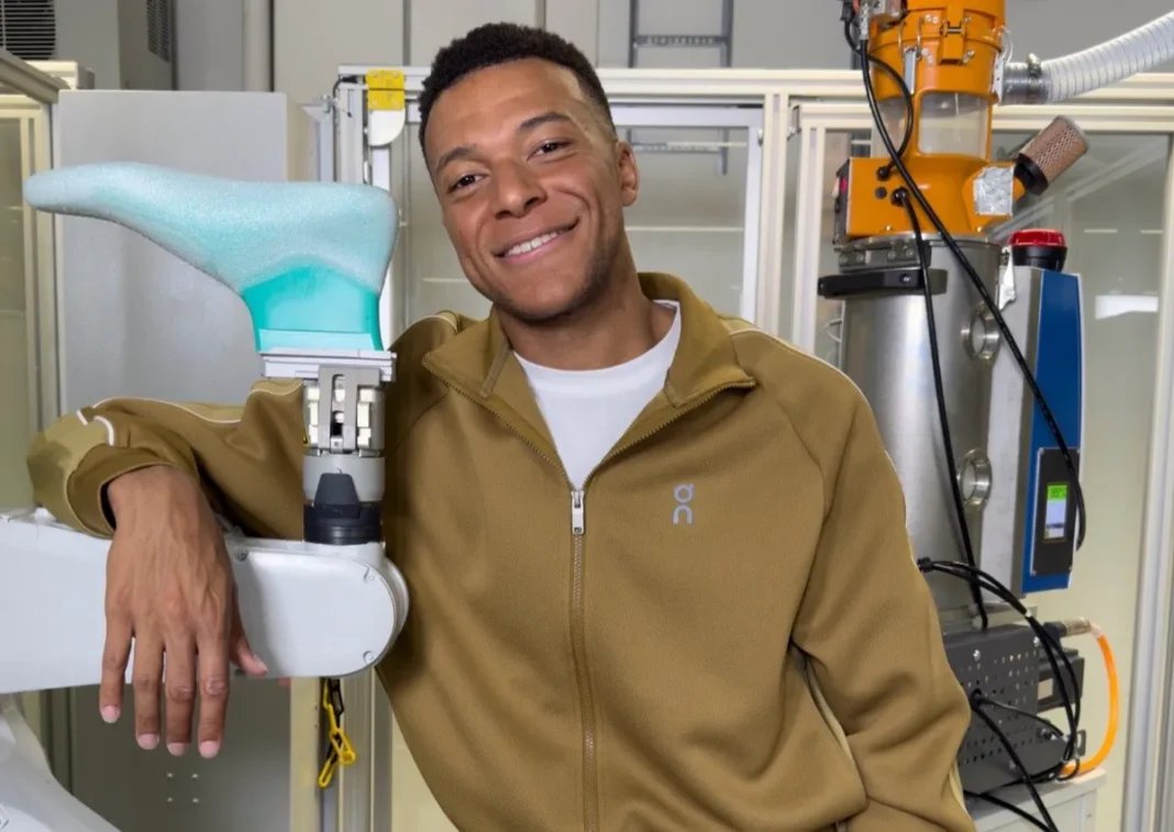 Kylian Mbappé in On branding during official announcement of partnership - detail view 1
