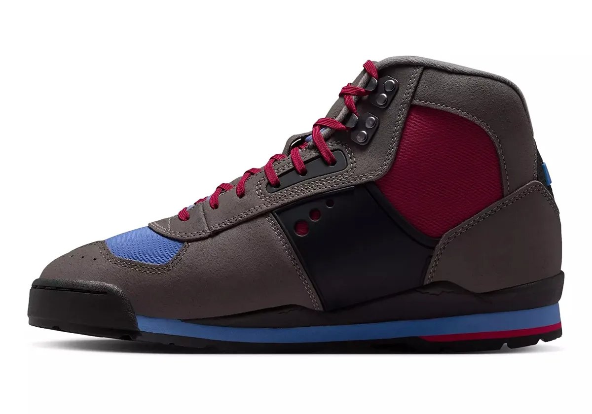Nike Baltoro in Cave Stone and Mystic Hibiscus colorway, heritage outdoor boot with muted earth tones and royal blue accents - detail view 3