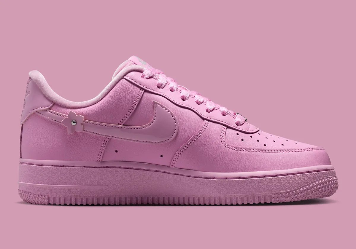Nike Air Force 1 Low Floral Pack in black featuring leather flower appliqués and patent leather details - detail view 3