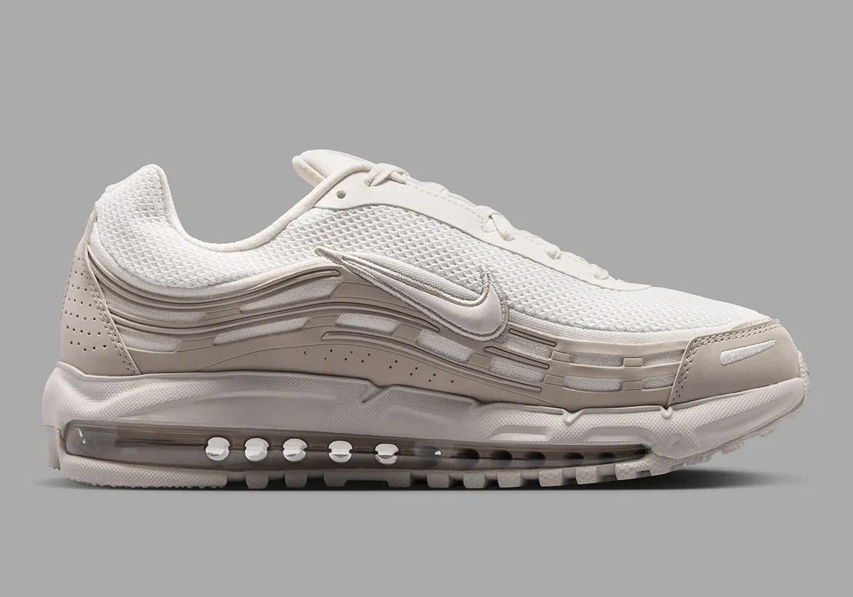 Nike Air Max TL 2.5 in jet black with premium leather mudguards and refined mesh construction - detail view 2