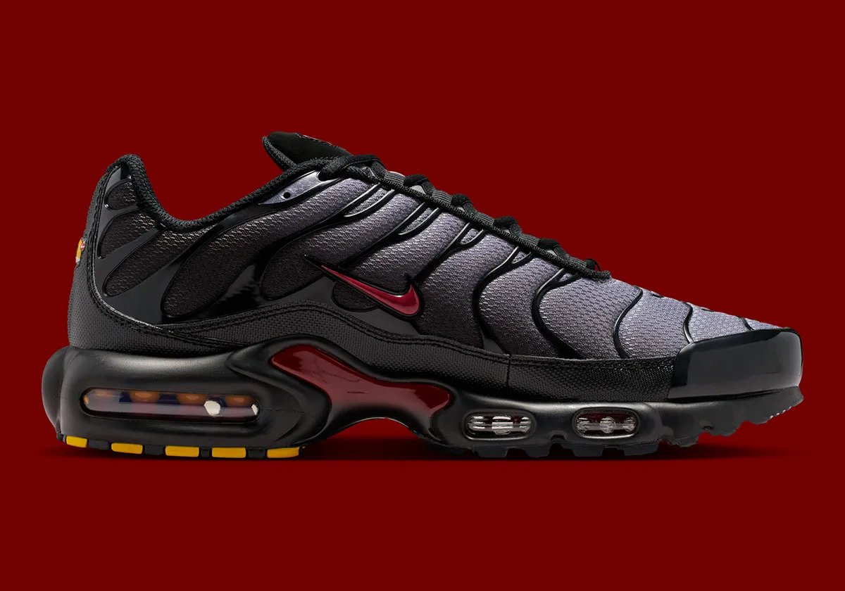 Nike Air Max Plus in Pencil Point gradient colorway showing tonal transitions across the upper - detail view 2