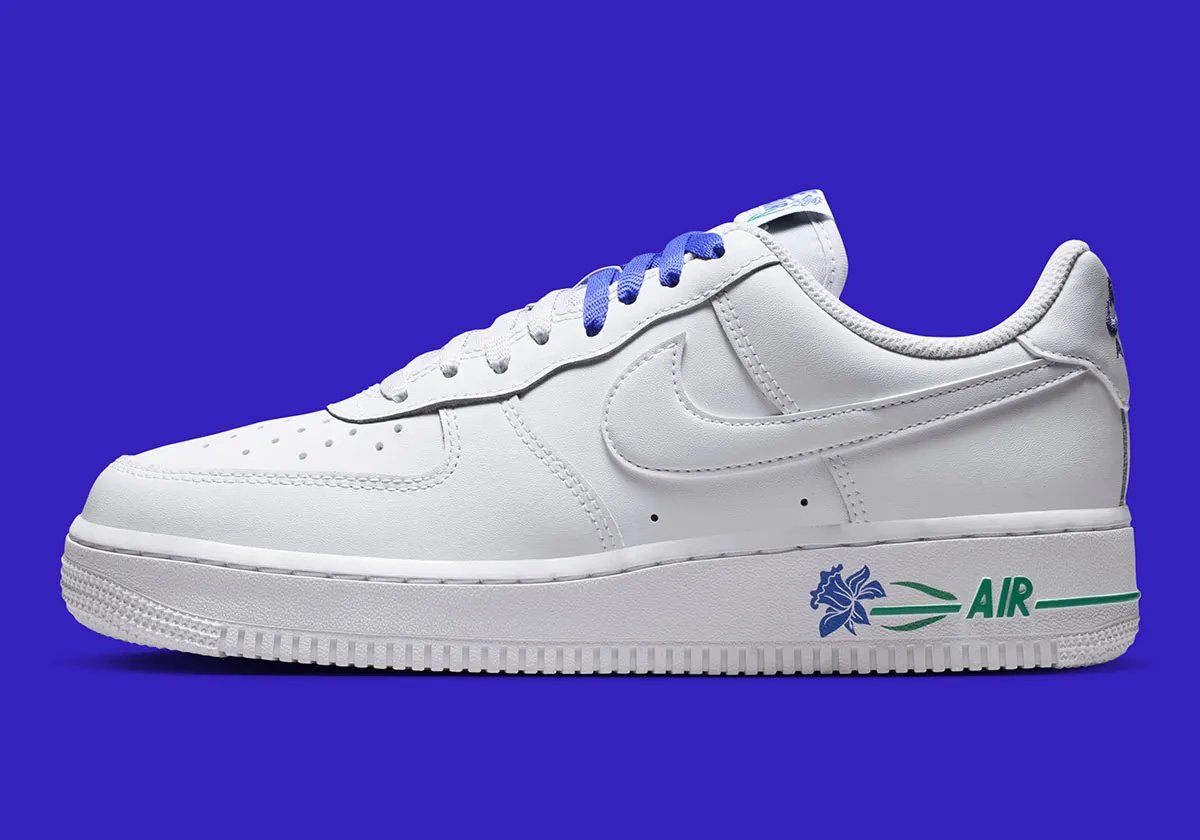 Nike Air Force 1 Low in Persian Violet with periwinkle canvas and sage green Air unit detailing - detail view 1