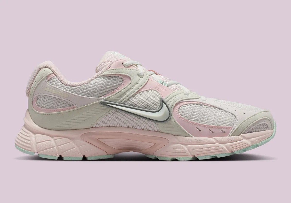 Two colorway iterations of the Nike V5 RNR in JAIDE collaborative design - detail view 2