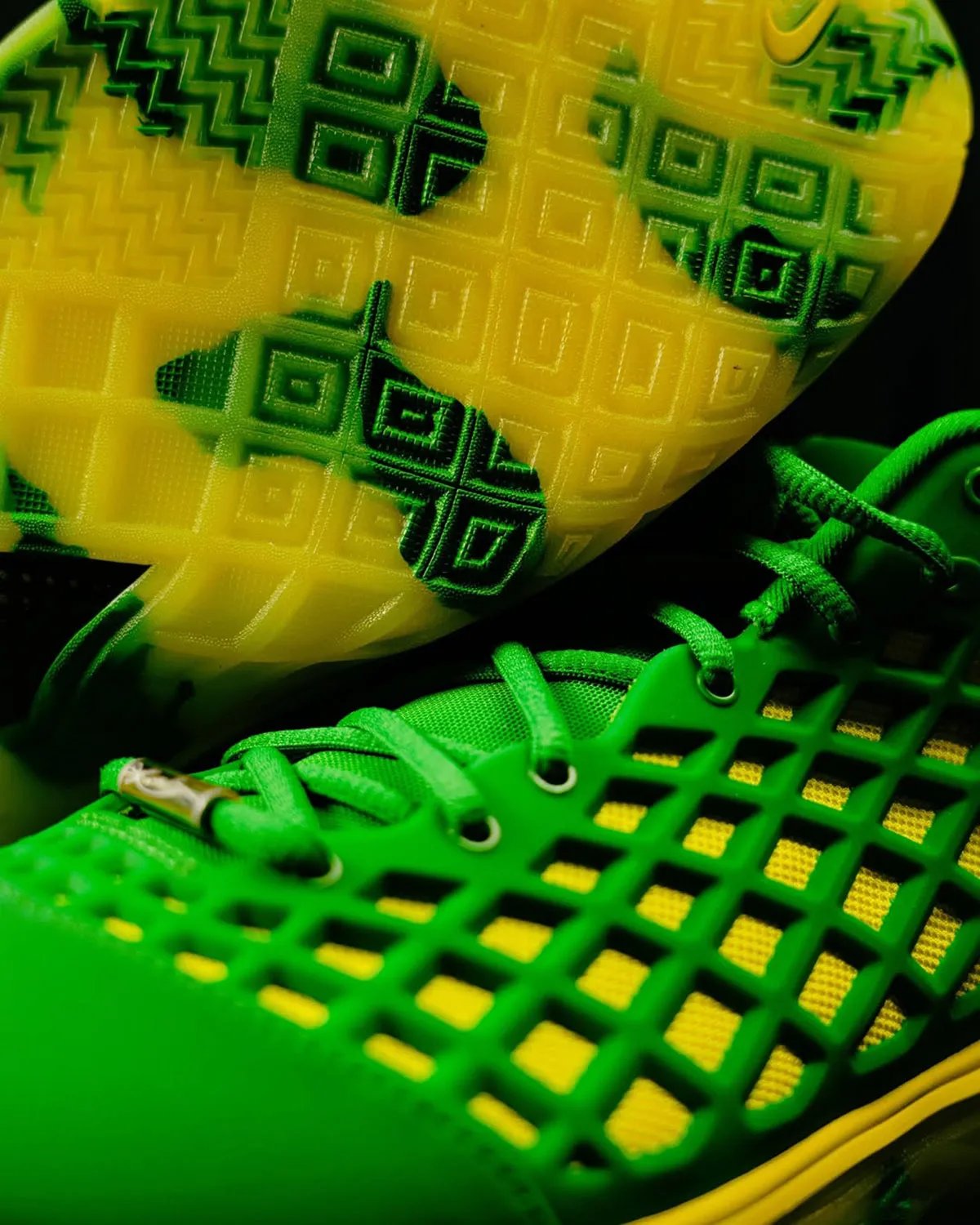 Nike Kobe 3 Low Protro in Oregon University colorway, player edition exclusive - detail view 2
