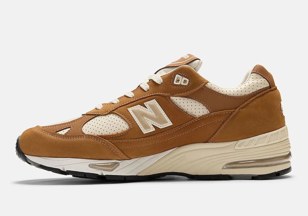 New Balance 991 'Chipmunk' in light brown and off-white, Made in UK edition - detail view 2