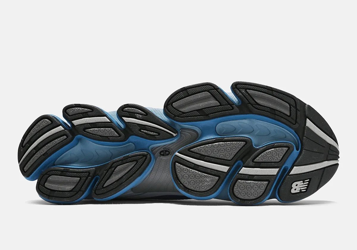 New Balance 2000 Agate Blue sneaker featuring retro-futuristic silhouette with visible geometric paneling - detail view 4