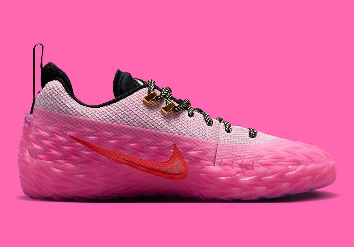 Nike ST Charge in Pink Foam colorway with gold accents and black collar detail - detail view 2