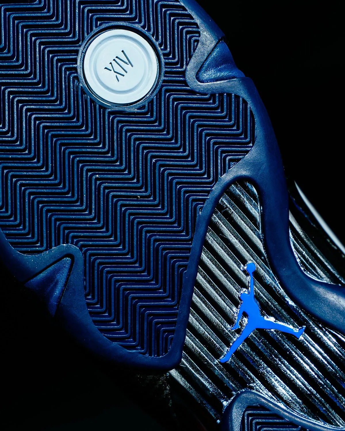 Air Jordan 14 PE in light grey nubuck with navy accents and carbon fiber midsole, Georgetown G logo on lateral shield - detail view 3