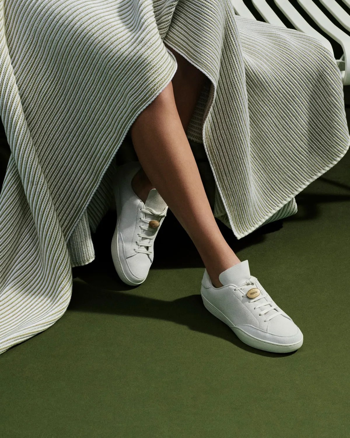 Kallmeyer x Nike Tennis Centre in light grey suede with cut-edge tongue and brass lace dubrae - detail view 4