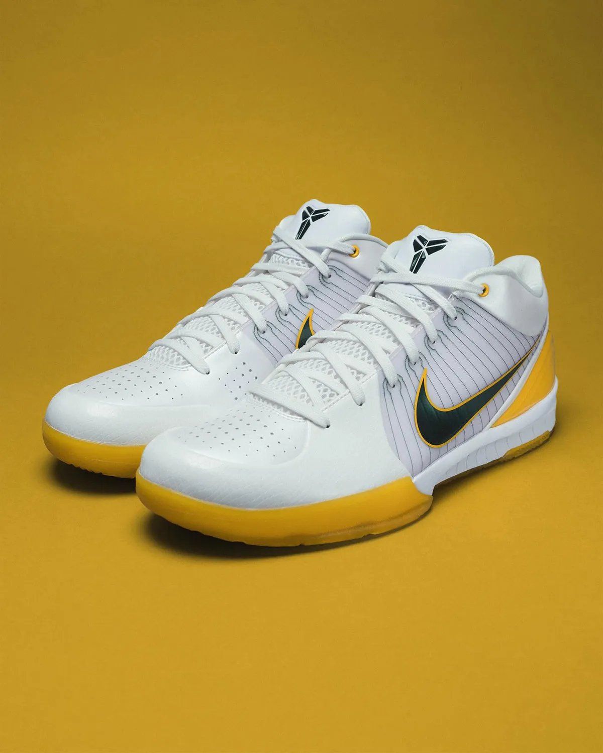 Nike Kobe PE in Jalen Brunson's 2015 state title colorway, detailed side view of the sneaker silhouette - detail view 1
