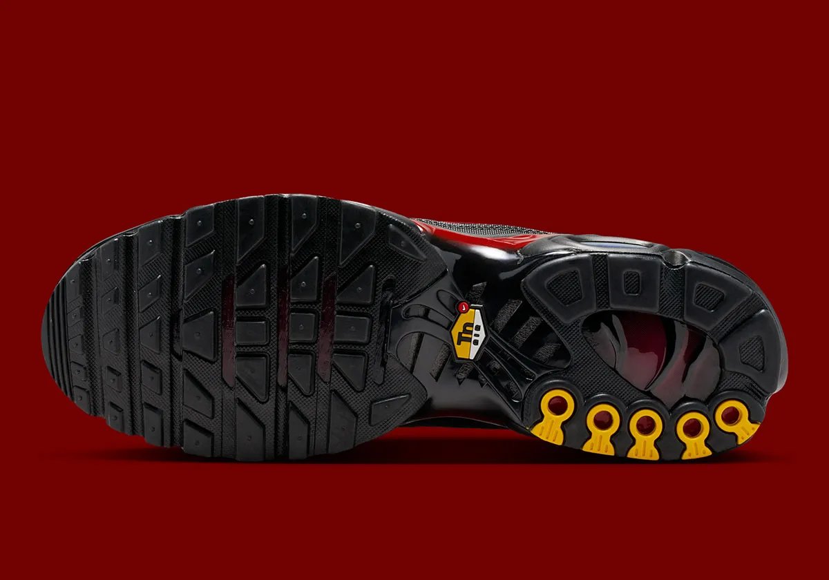 Nike Air Max Plus in Pencil Point gradient colorway showing tonal transitions across the upper - detail view 5