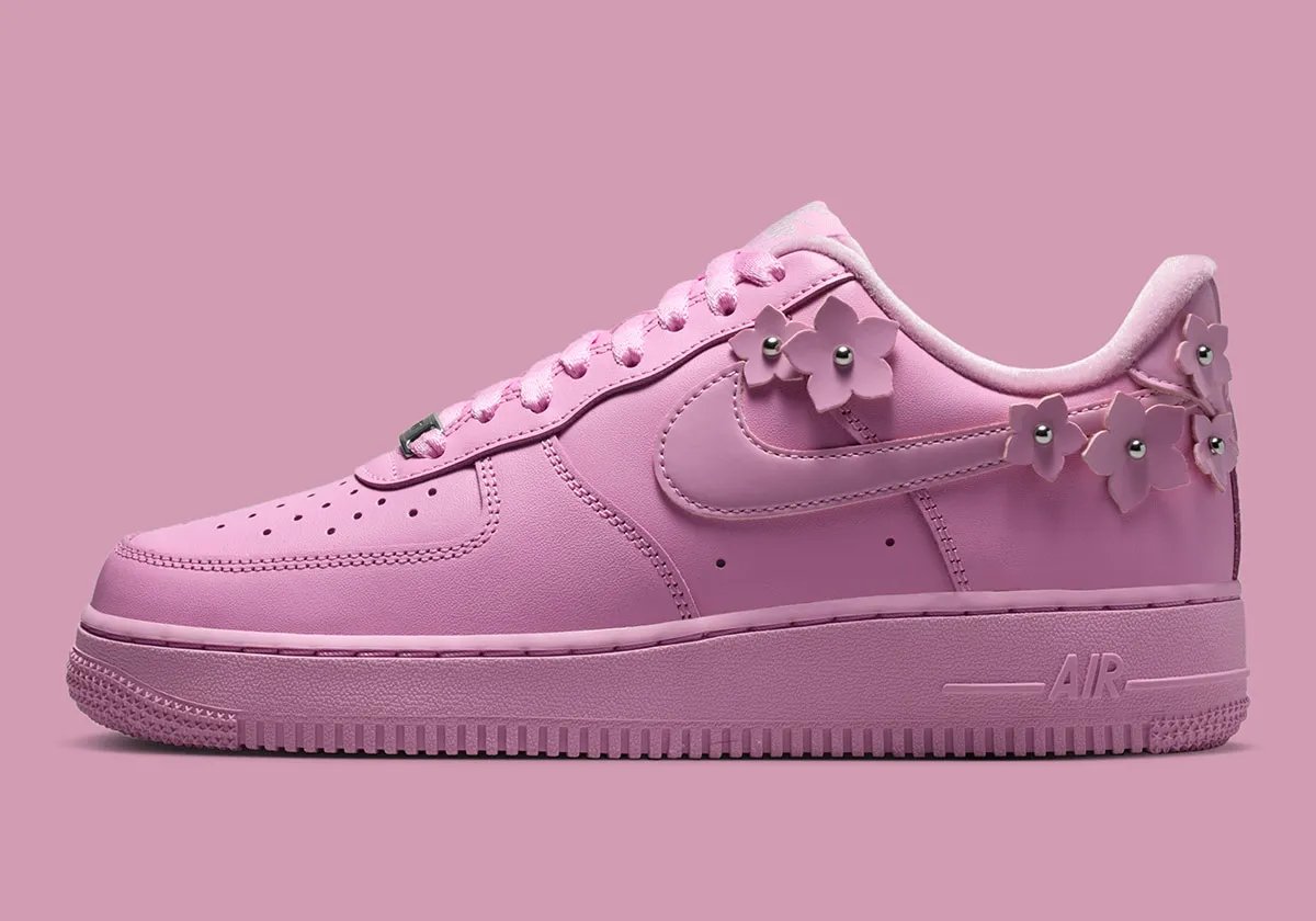 Nike Air Force 1 Low Floral Pack in black featuring leather flower appliqués and patent leather details - detail view 1