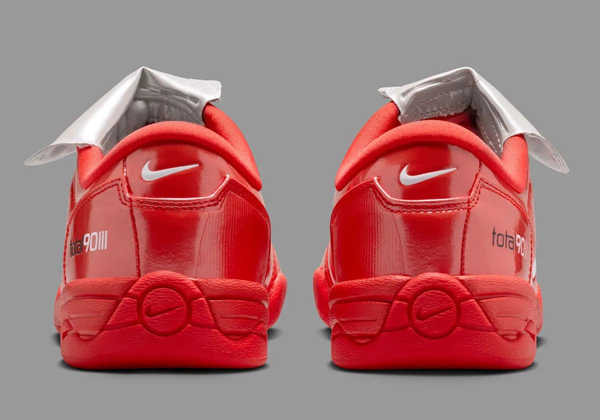 Nike Total 90 III women's sneaker featuring fold-over tongue design in new colorway - detail view 5