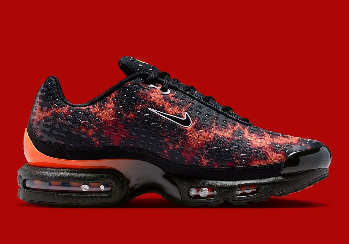 Nike Air Max Plus VII Fire Red featuring black base with Fire Red and Hyper Crimson patterning and translucent TPU overlays - detail view 3