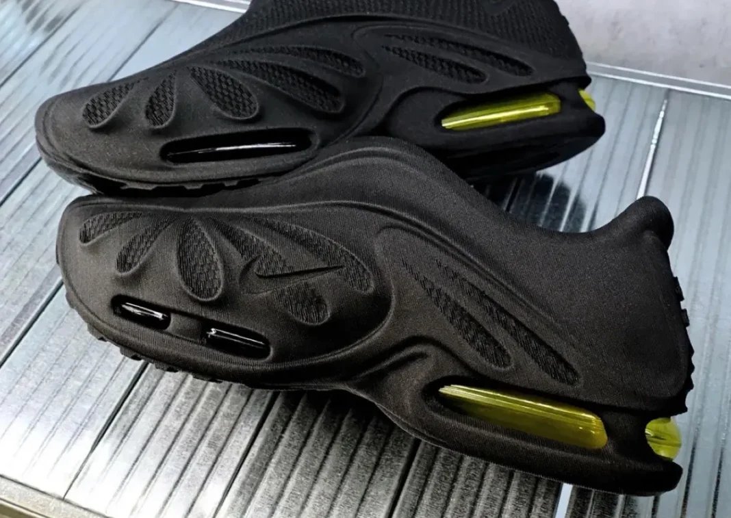 Nike AirWorks 3D-printed Air Max concept by Motoi Hatsuki, showing monolithic upper and midsole construction with visible Air unit - detail view 1