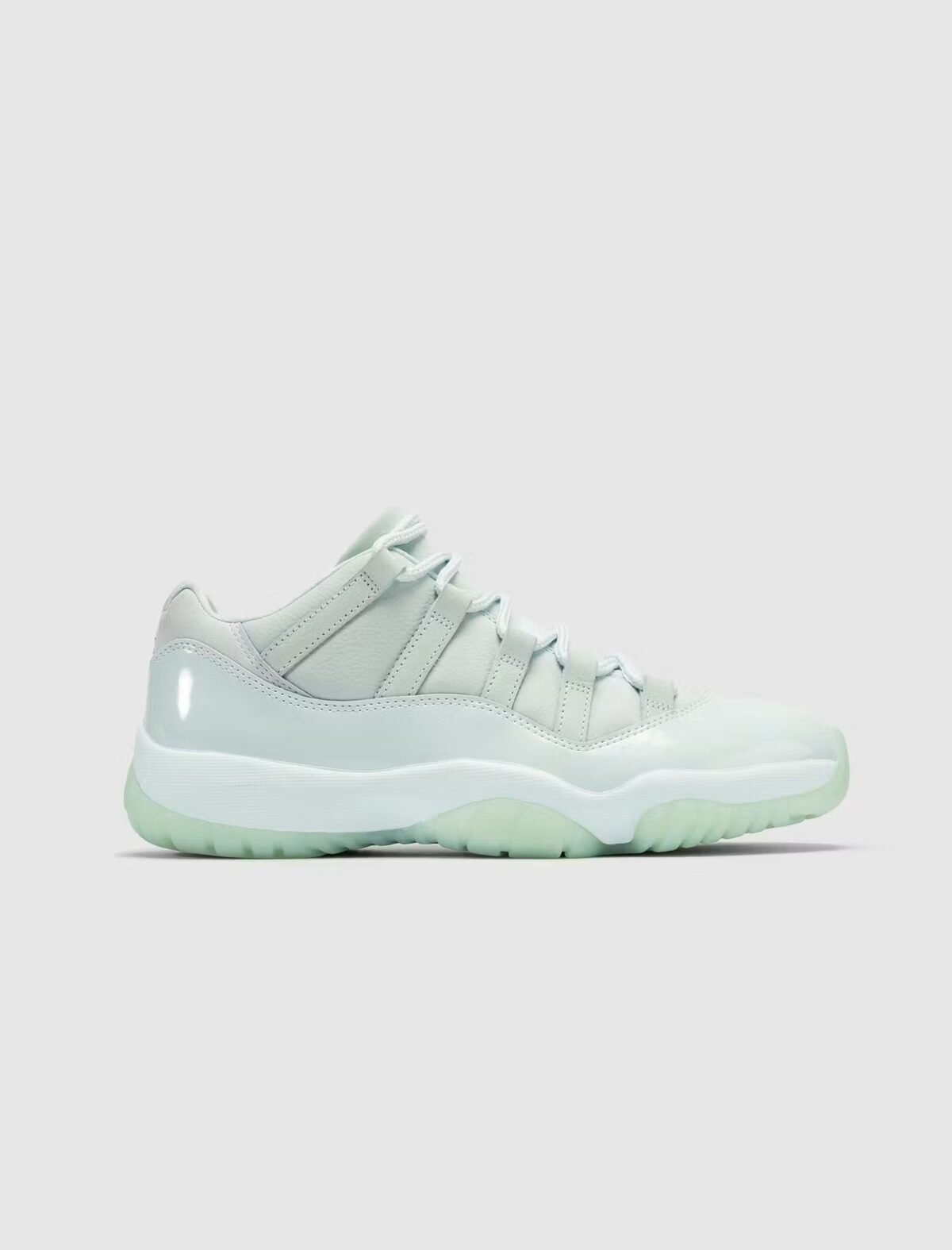 JAIDE x Air Jordan 11 Low WMNS 'Fiberglass' in fiberglass, white, and black colorway - detail view 4