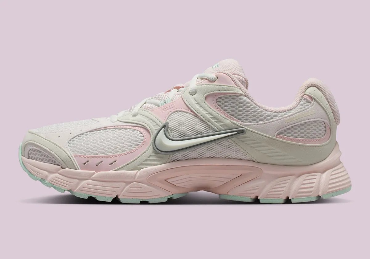 Two colorway iterations of the Nike V5 RNR in JAIDE collaborative design - detail view 1