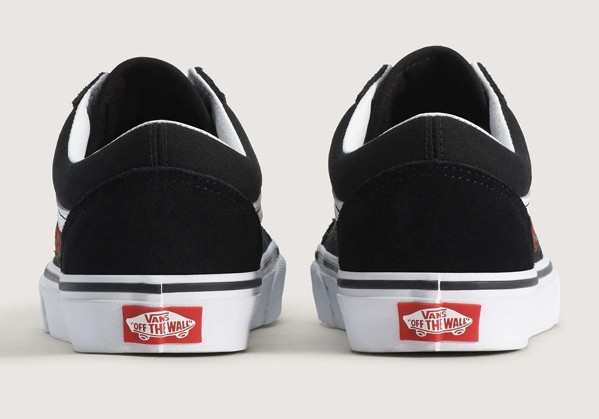 Vans Old Skool Roses in black and white with embroidered rose graphics on the lateral Jazz Stripe - detail view 3