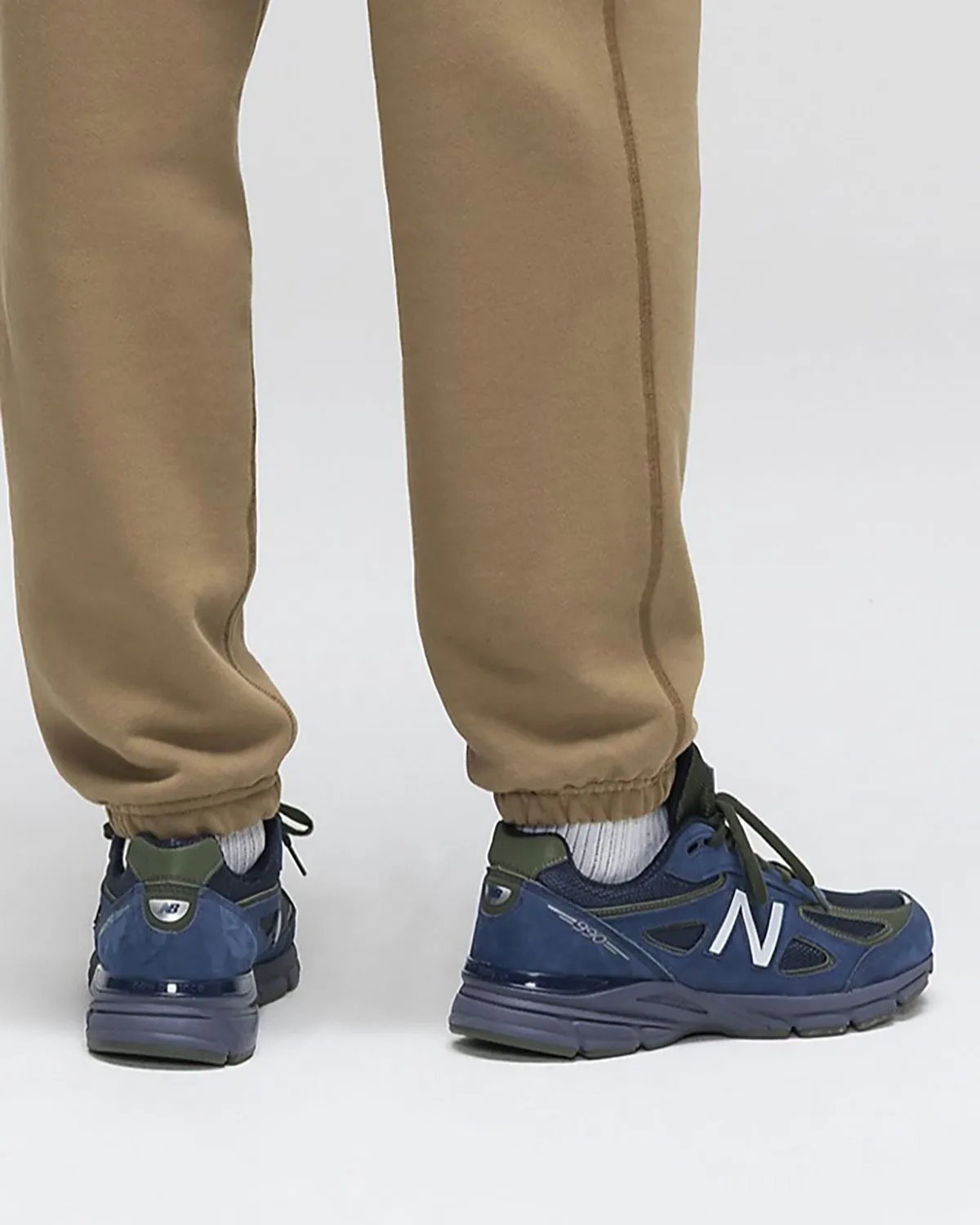New Balance 990v4 in NB Navy and Meteorite colorway, showcasing leather and nubuck construction for Fall/Winter 2026 - detail view 1