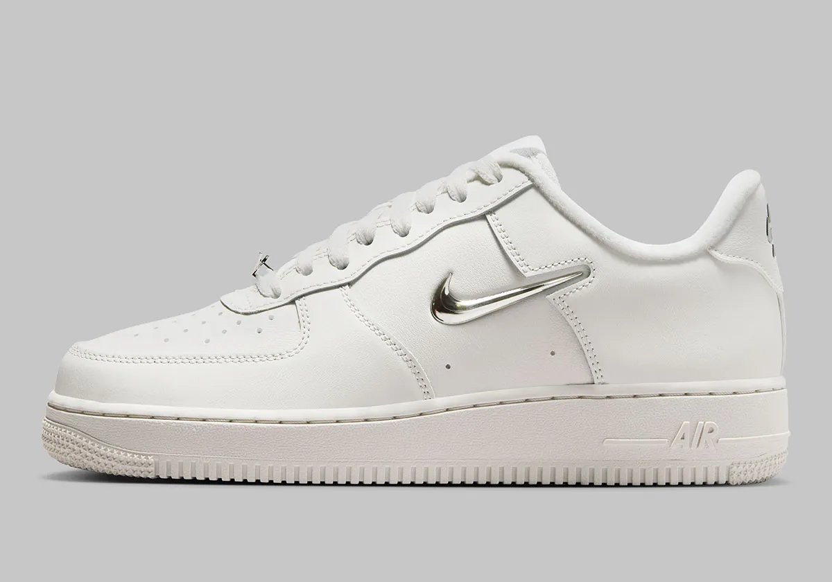 Nike Air Force 1 Low in Phantom with metallic silver mini Swoosh detail at quarter panel - detail view 1